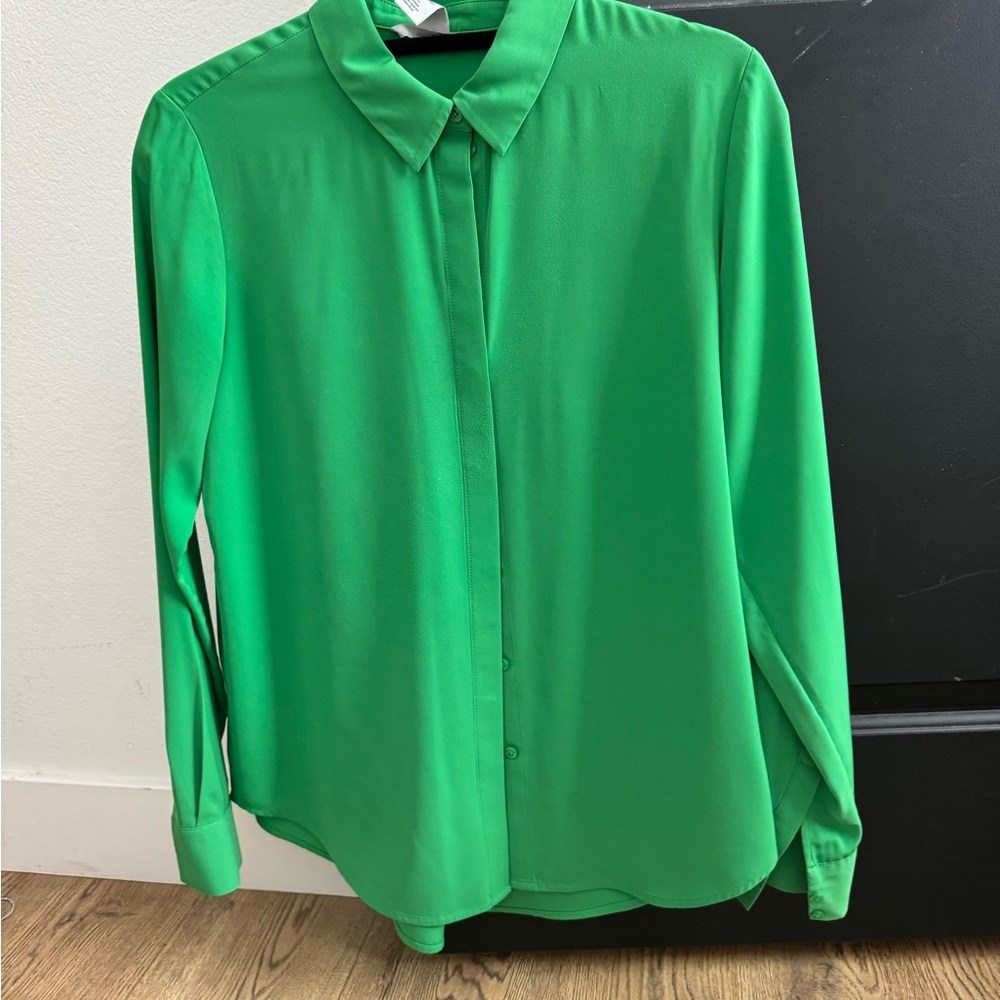 H&M Bright Green Button-Front Collared Blouse - Picture 3 of 3
